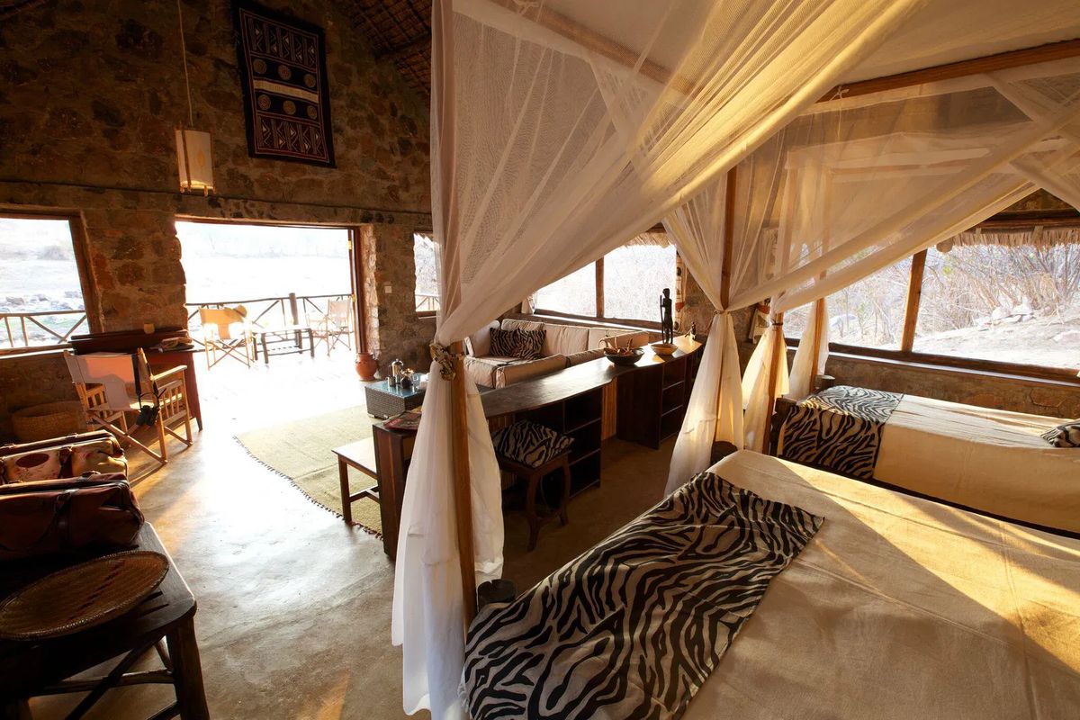 Ruaha River Lodge room