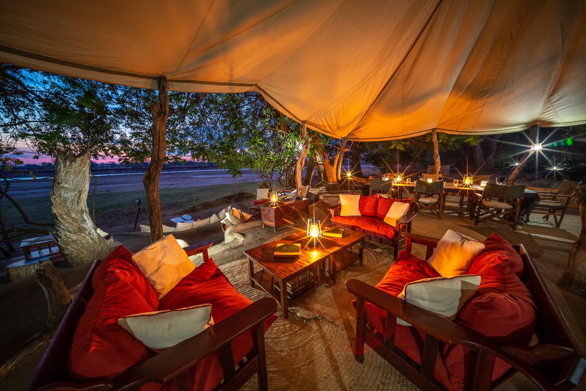 Tena Tena dining area