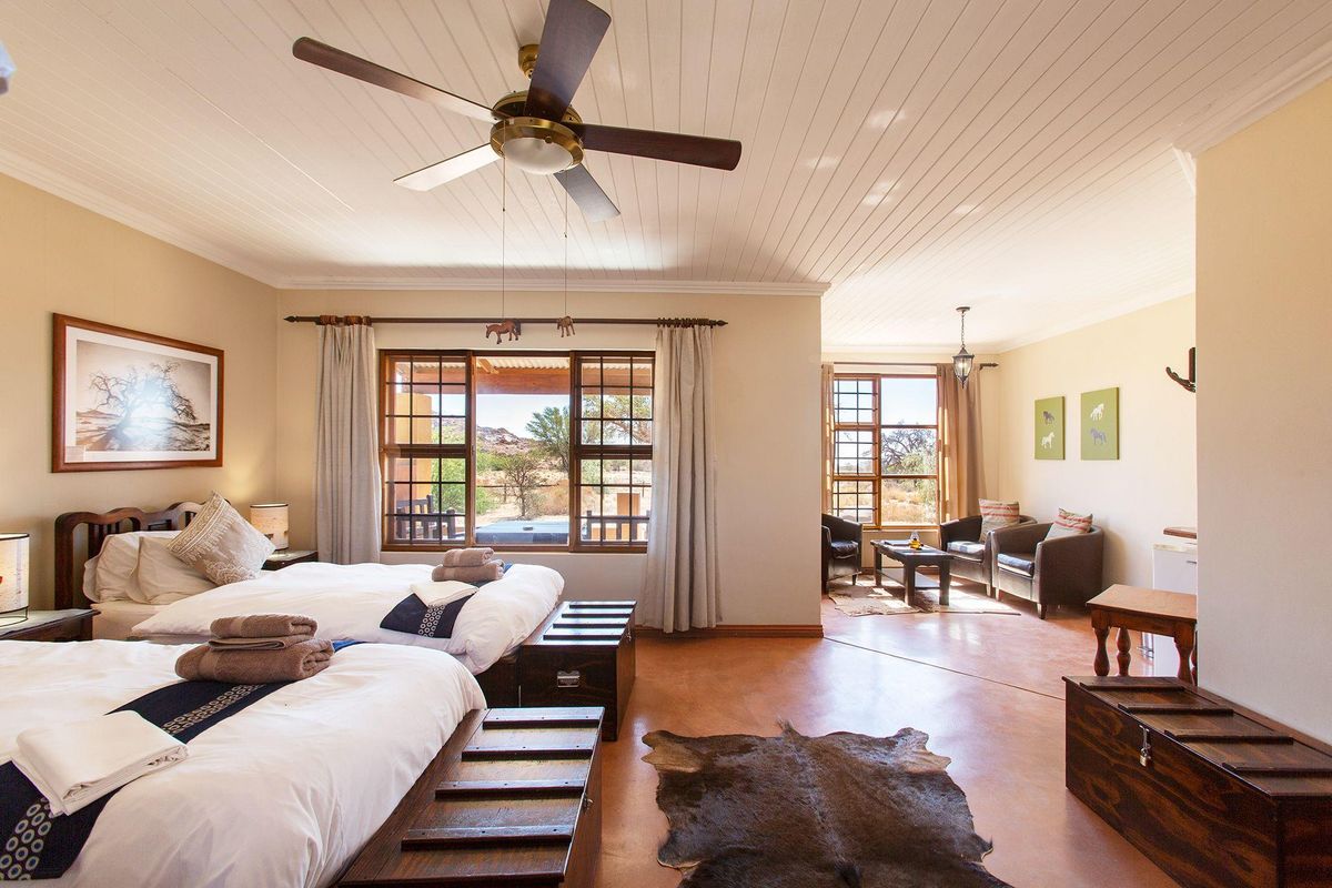 Desert Horse Inn room 2