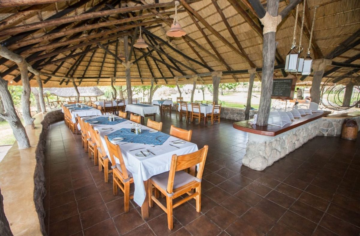 Mvuu Camp dining area