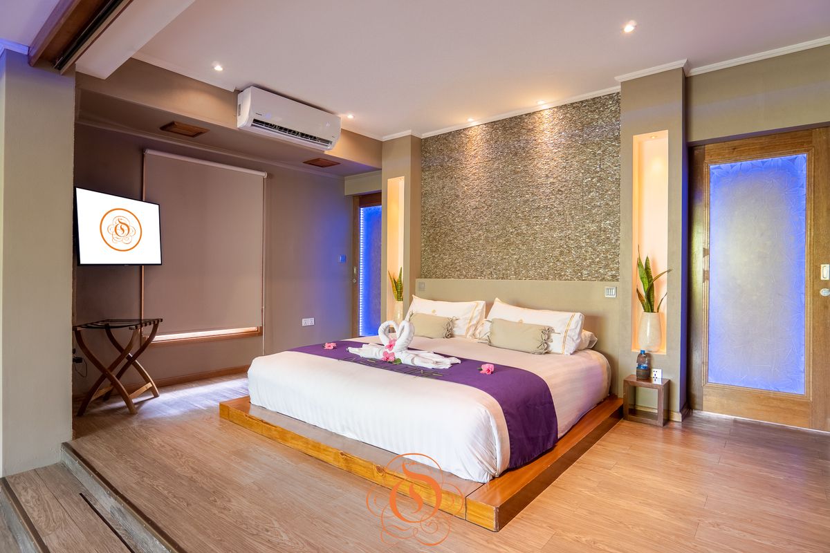 Le Domaine de l'Orangeraie garden suite residence room