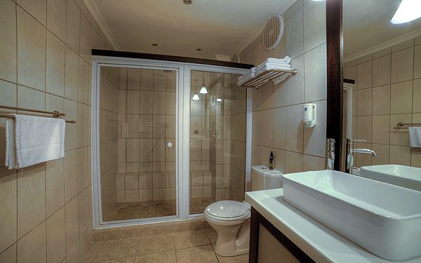 Beach Lodge shower