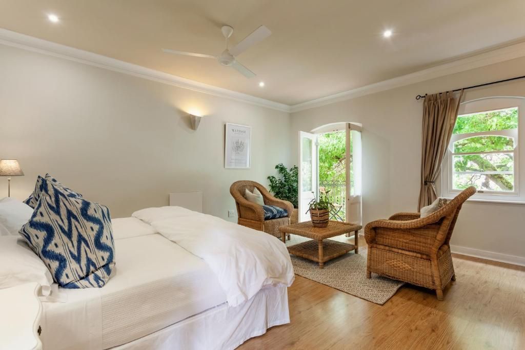 Auberge Burgundy room