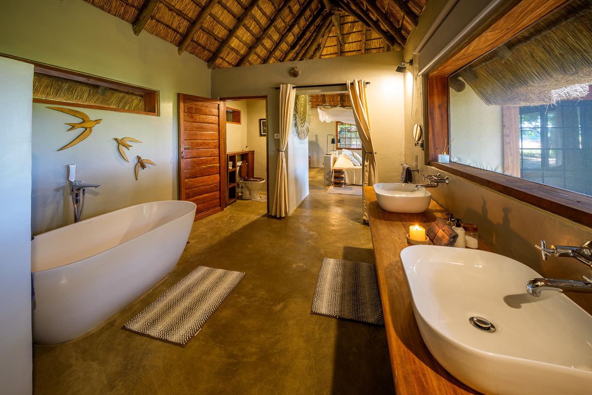 Luangwa River Camp bathroom