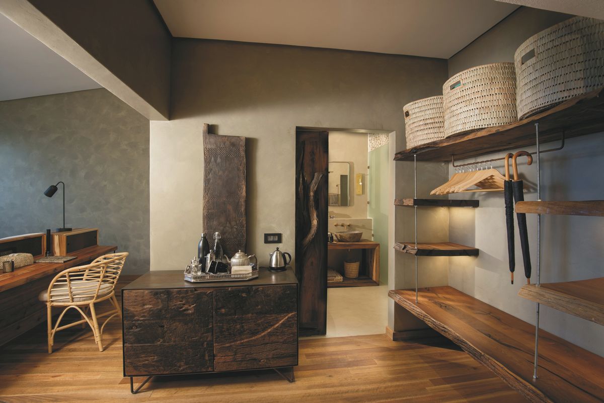 Bumi Hills wardrobe