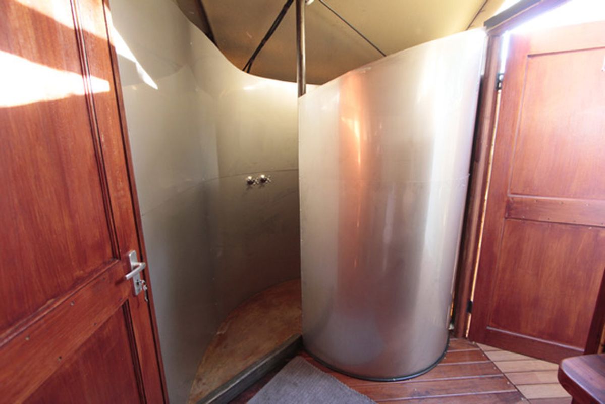 Nkasa Lupala Tented Lodge shower