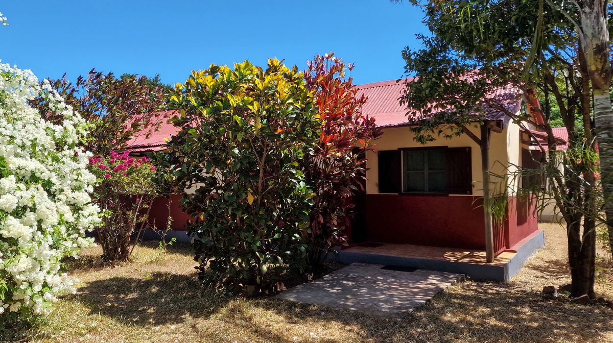 Le Relais de l'Ankarana chalet garden