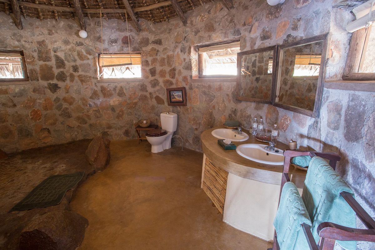 Ruaha River Lodge bath