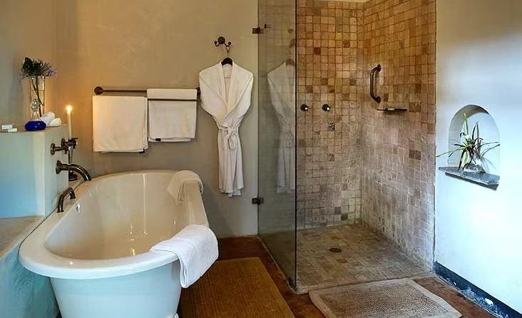 Huntingdon House bathroom