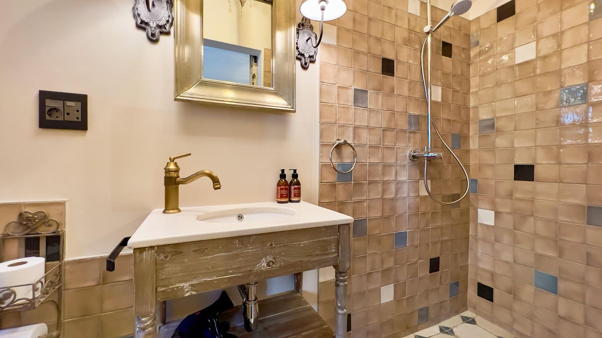 Brigadoon Boutique Guesthouse bathroom