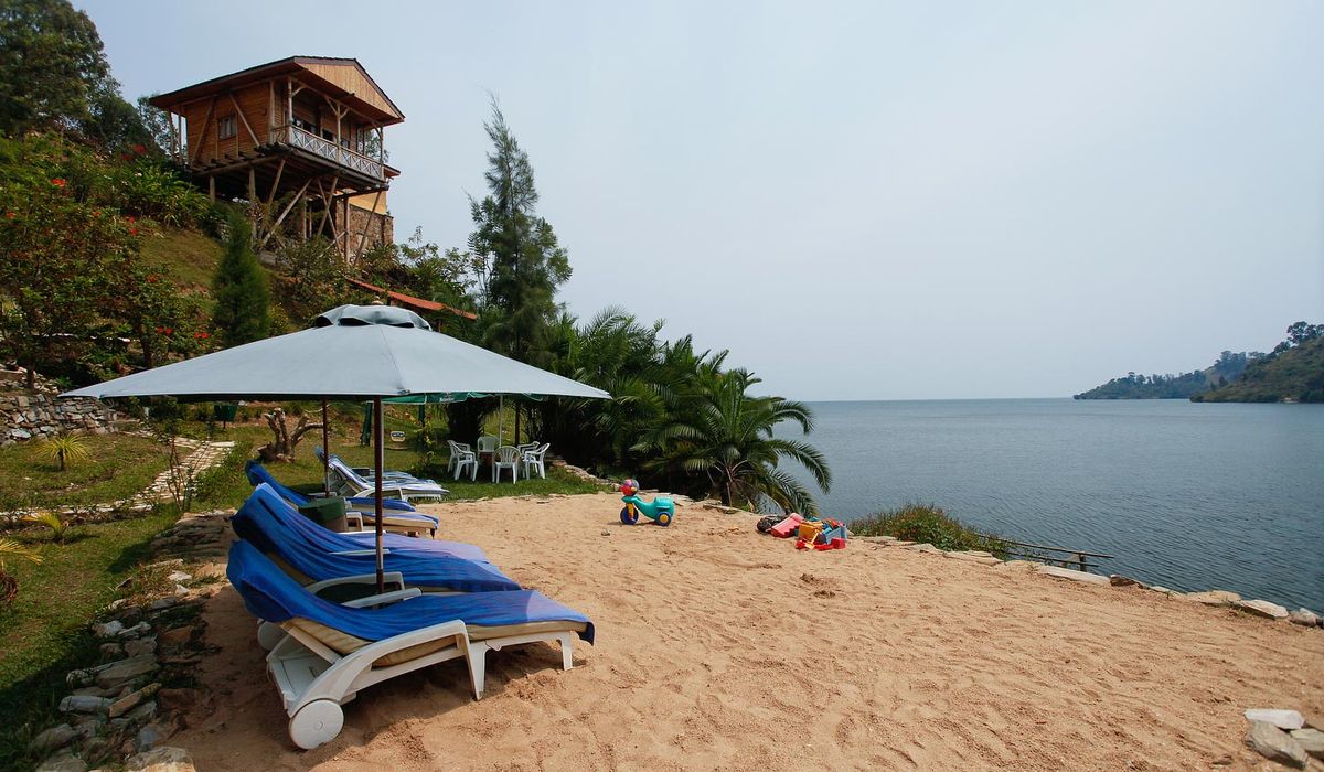 Cormoran Lodge beach