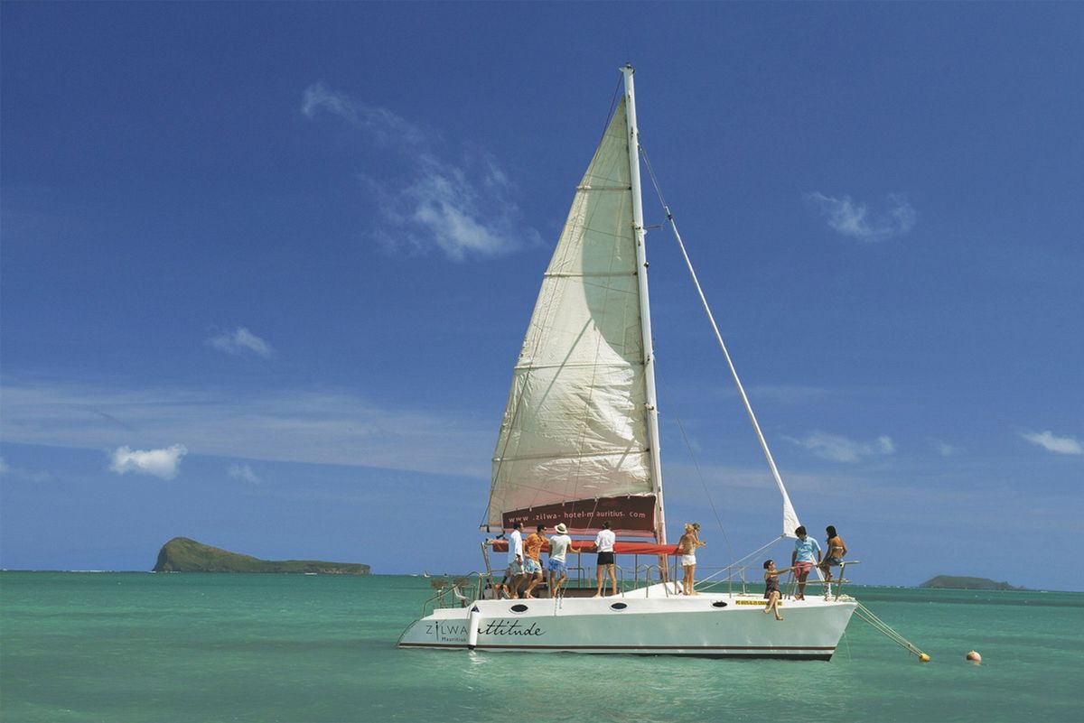 Zilwa Attitude catamaran cruise