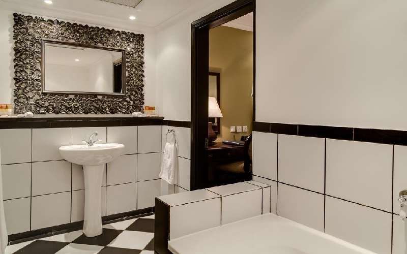 Protea Hotel Ryalls bathroom