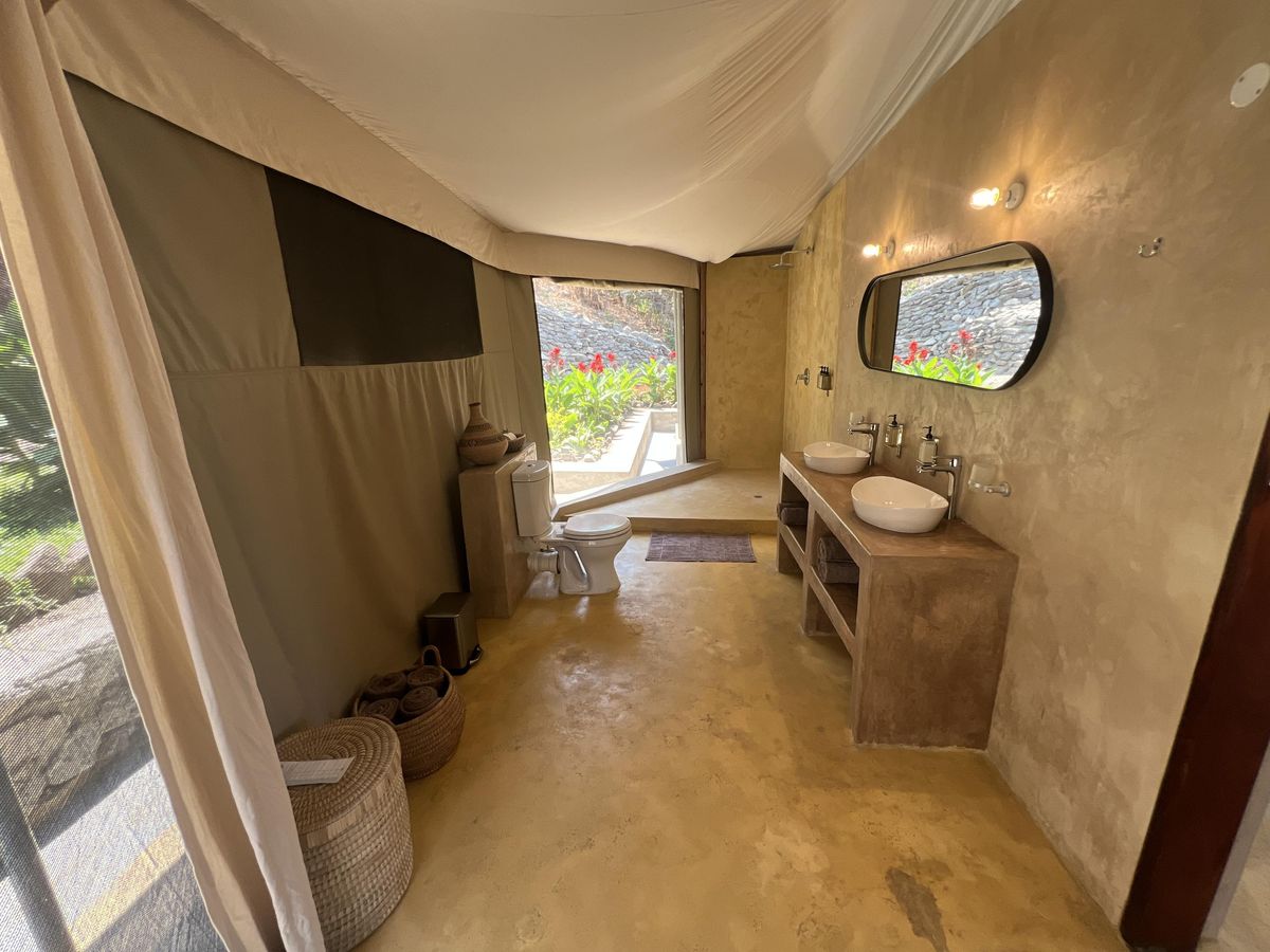 Blue Zebra Island Lodge weaver bath