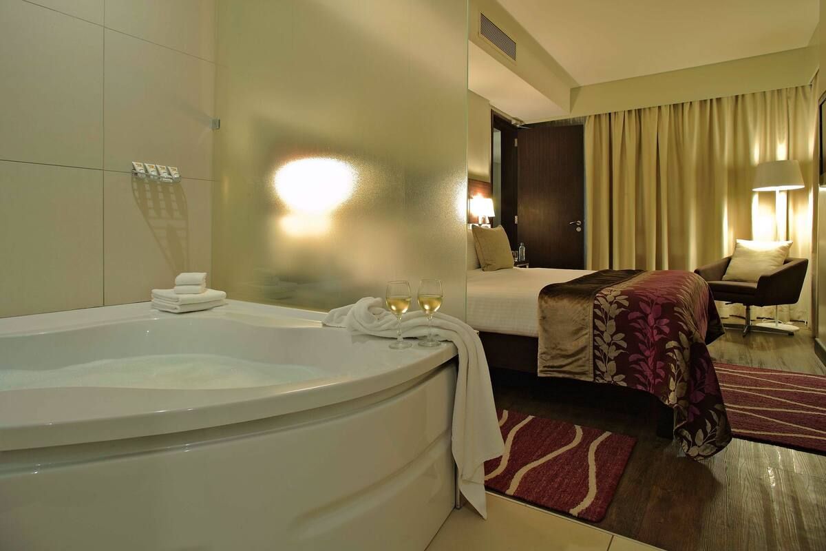 Eka Hotel bath