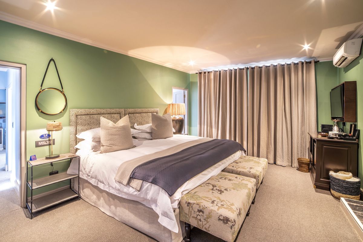 La Fontaine Boutique Hotel room