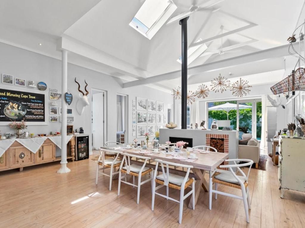Himmelblau Boutique breakfast area