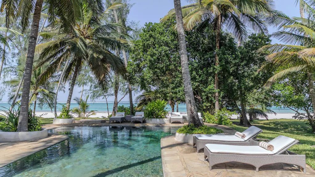 Nomad Beach Resort pool