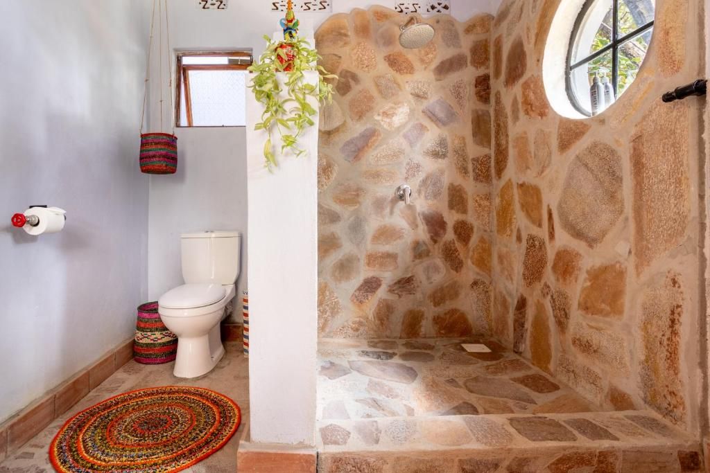 Chameleon Hill Lodge shower