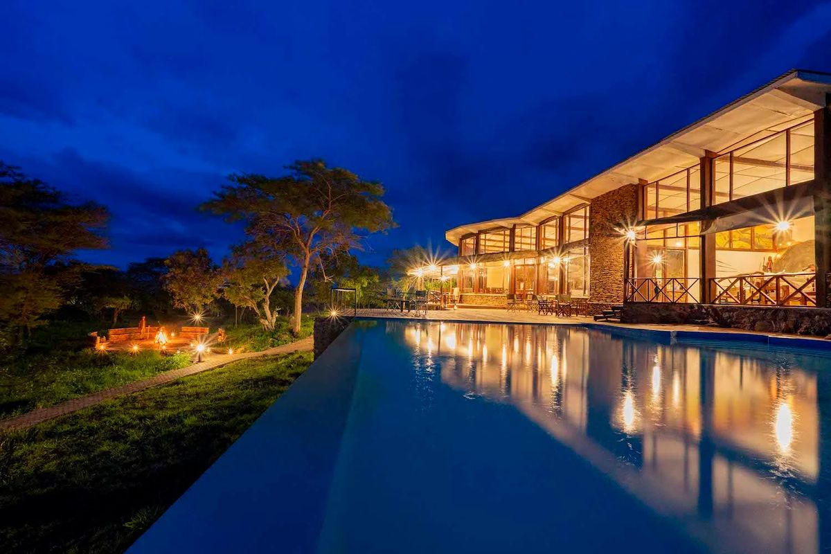 Serengeti Simba Lodge pool at night