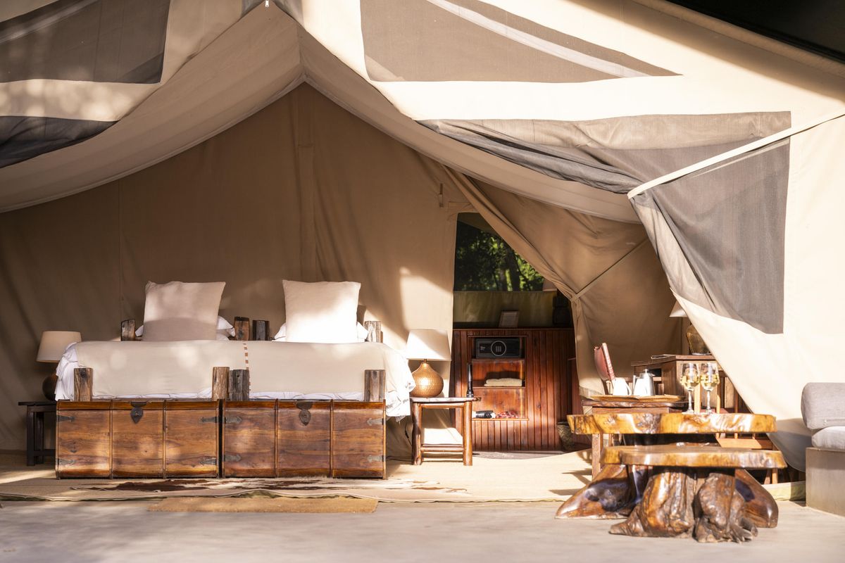 Governors Il Moran tent