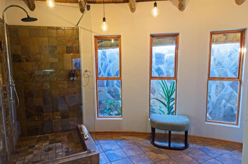 Onjala Lodge shower
