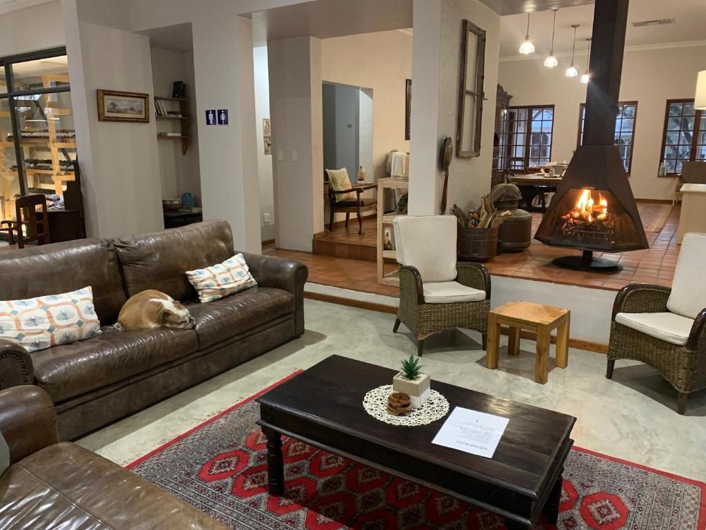 Otjibamba Safari Lodge lounge