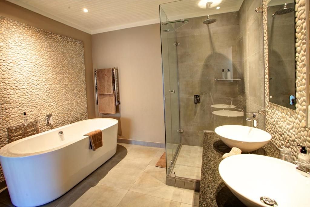 Scallop Guest Lodge bath