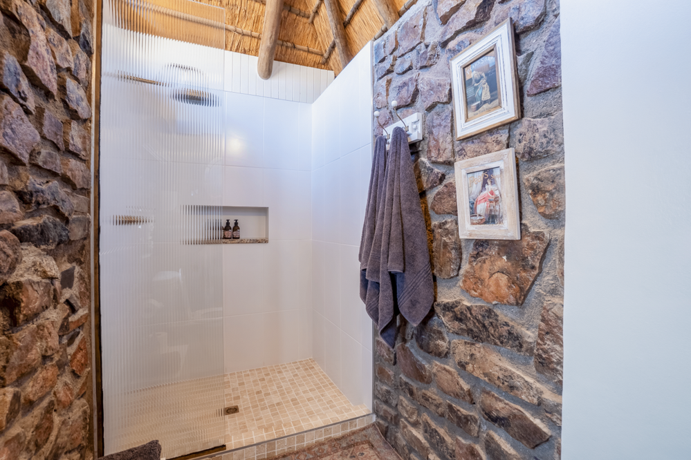 Canyon Lodge bath