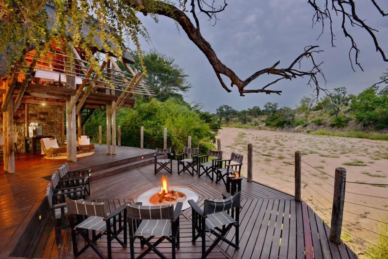 Terrasse an der Chestnut Country Lodge