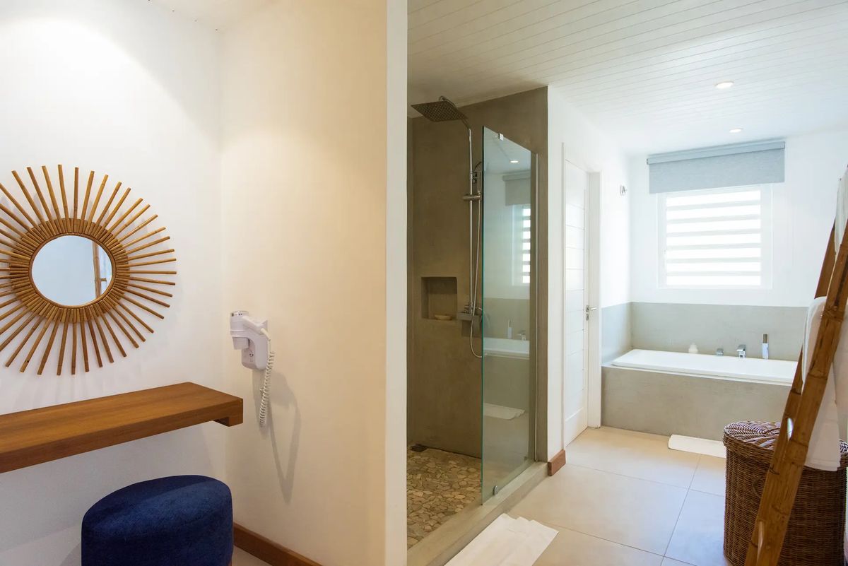 Seapoint Boutique Hotel bath