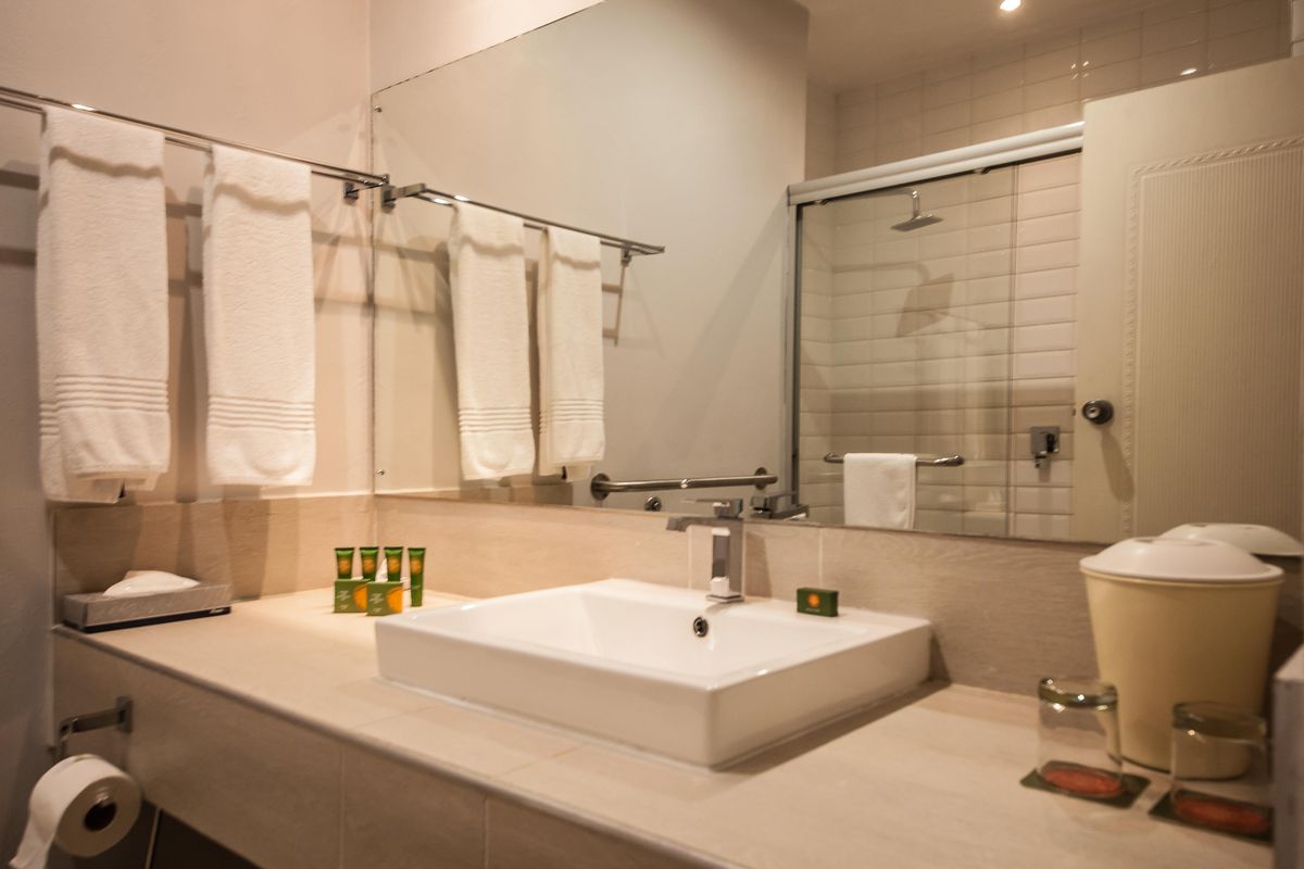 Chobe Safari Lodge bath