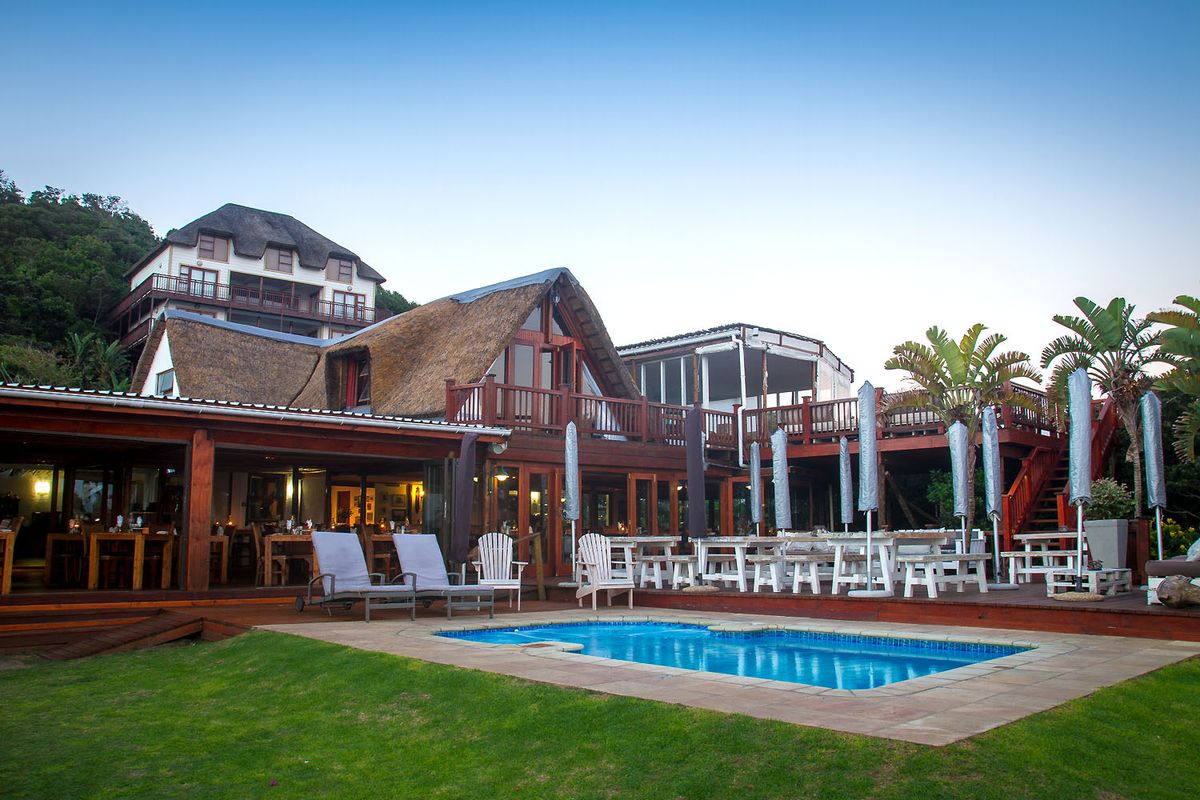 Crawfords Beach Lodge pool