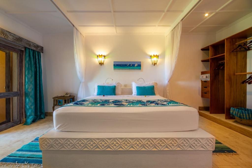 Nomad Beach Resort Suite bedroom