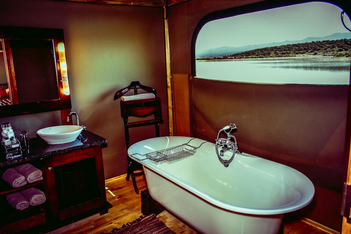 Buffelsdrift Game Lodge bath