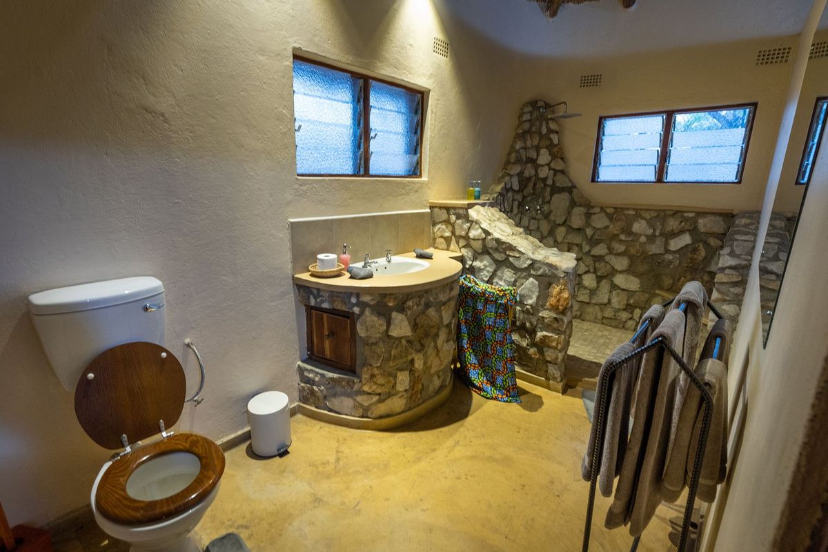 Thawale Lodge bathroom