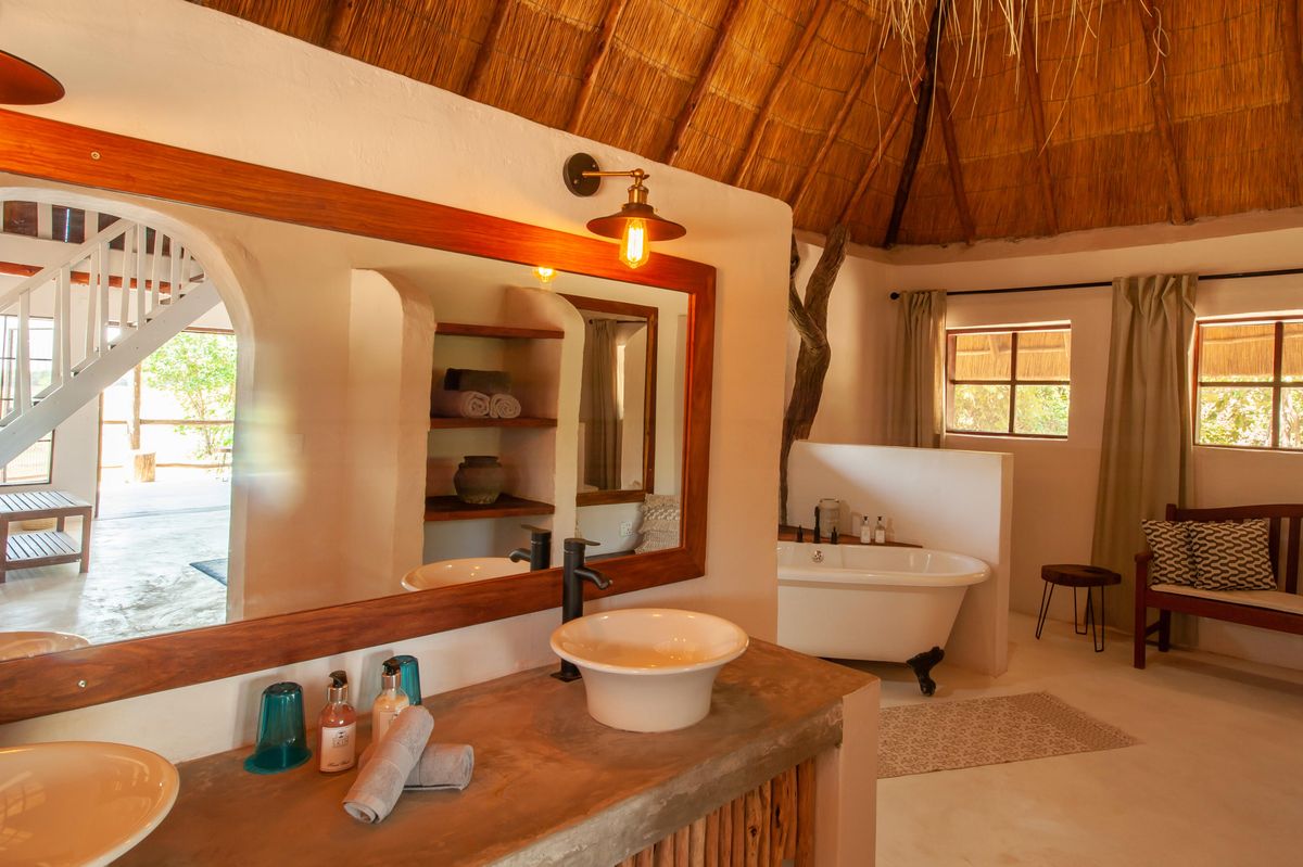 Kafunta suite bath
