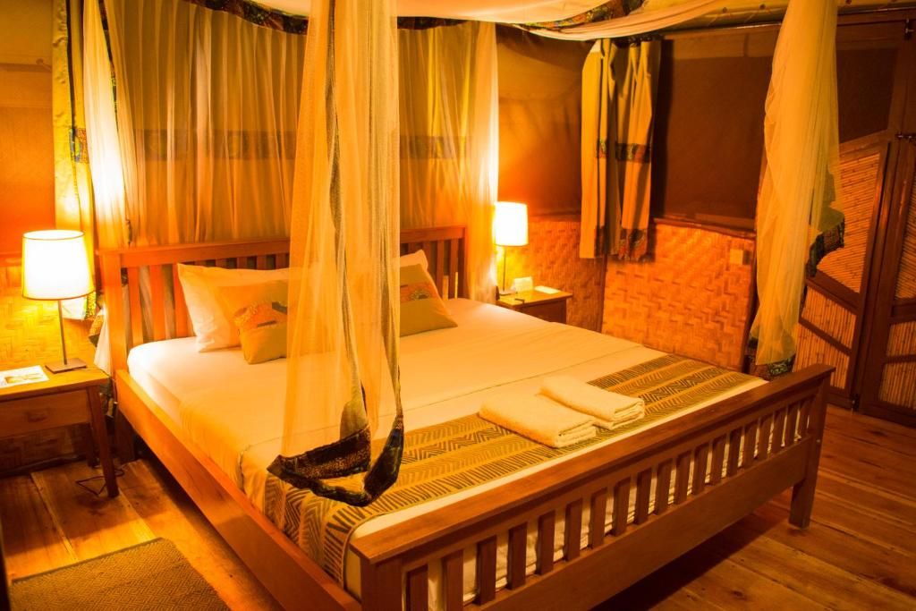 Queen Elizabeth Bush Lodge room2