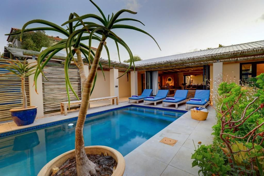 Scallop Guest Lodge pool