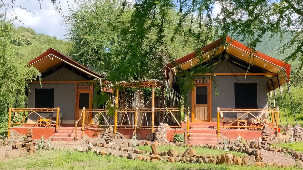 Isoitok tent front