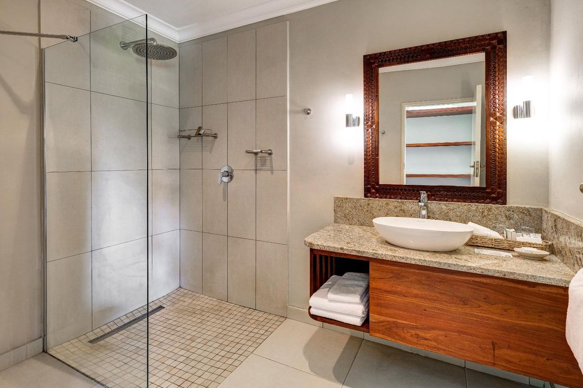 Ilala Lodge classic room bath