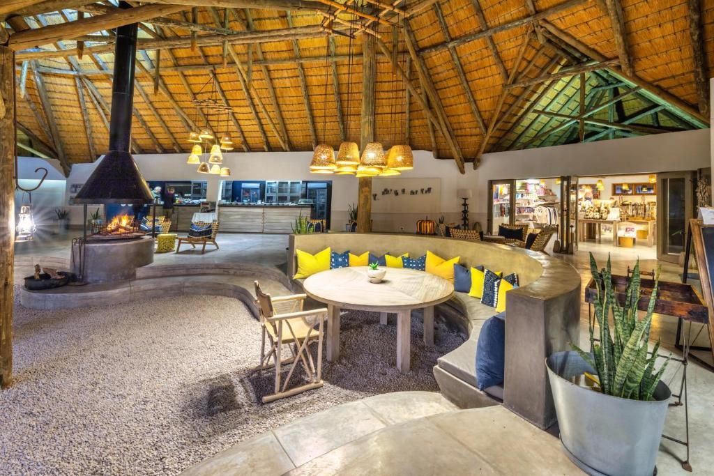 Mushara Bushcamp lounge