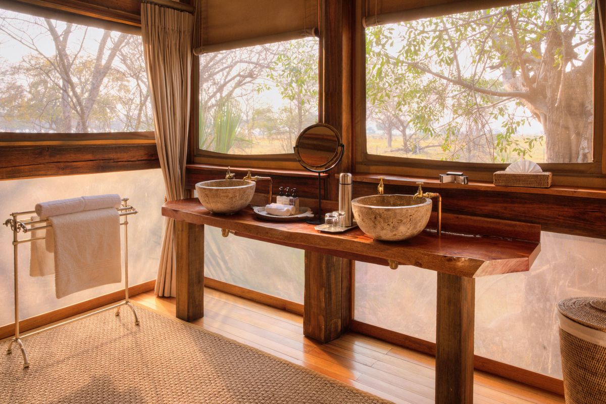 Camp Okavango bathroom