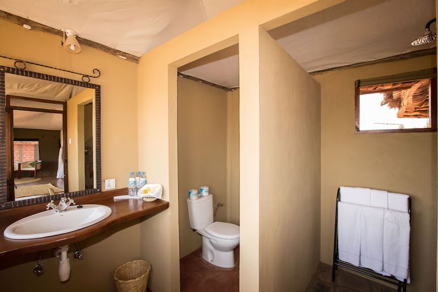 Karatu Simba Lodge bath