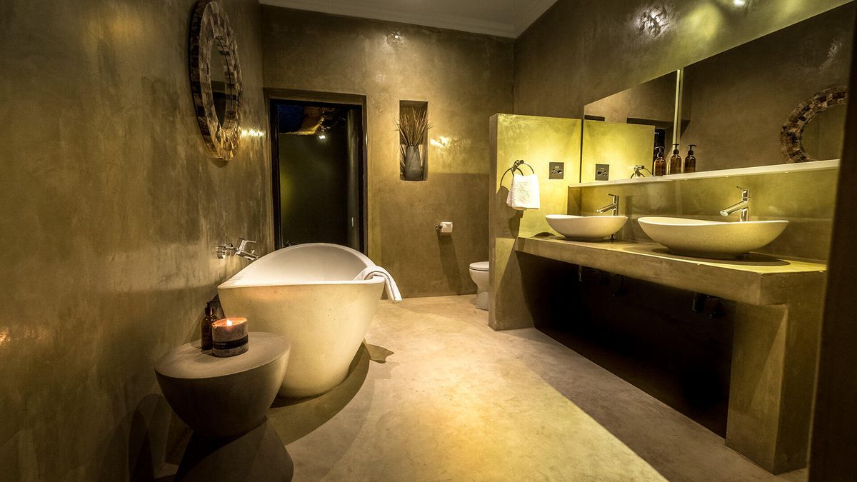 Bagatelle Farmhouse luxury room bath