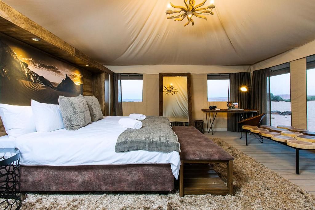 Dead Valley Lodge room