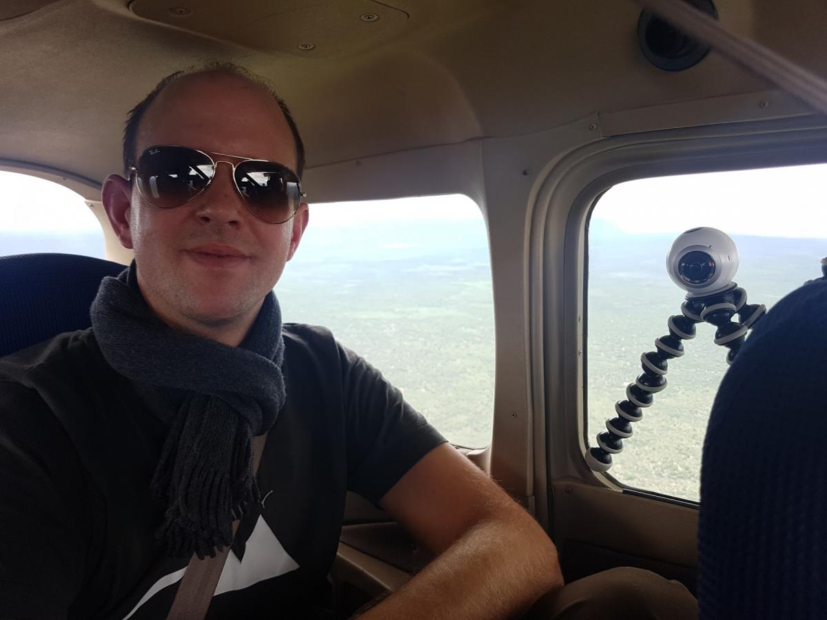 Dirk Brunner beim Dreh mit der GoPro Omni 360 Grad Kamera im Helikopter