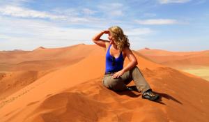 Genießen Sie den sagenhaften Ausblick über die Dünen des Namib Naukluft National Parks in Namibia