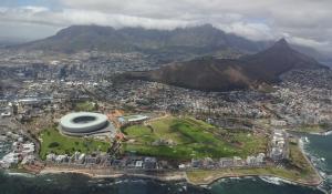 Bewundern Sie Kapstadt aus der Vogelperspektive bei einem spektakulären Helikopterflug