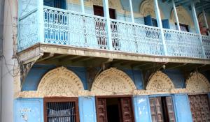 Die Architektur des malerischen Stone Town auf Zanzibar ist von orientalischen Einflüssen geprägt